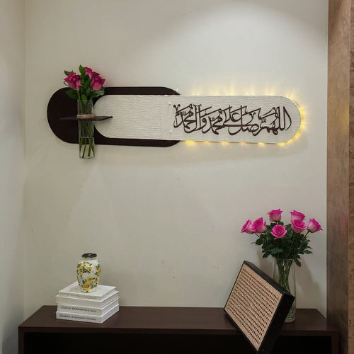 Wall decor and vase + unique phrase