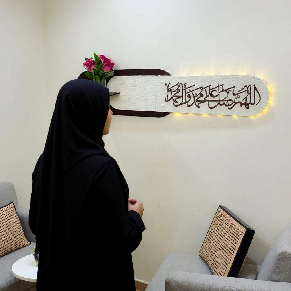 Wall decor and vase + unique phrase