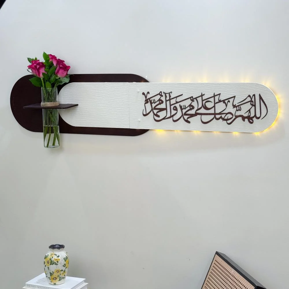 Wall decor and vase + unique phrase